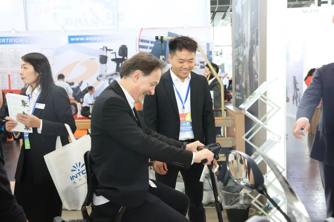 英科醫療亮相德國REHACARE2025 展示康養器械全系列創新移動解決方案
